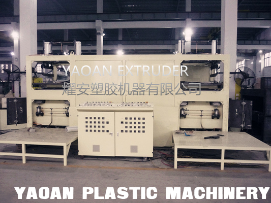 Automatic ABS Luggage Vacuum Thermoforming Machine supplier