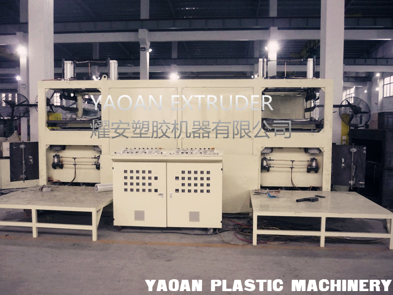 Automatic ABS Luggage Vacuum Thermoforming Machine supplier