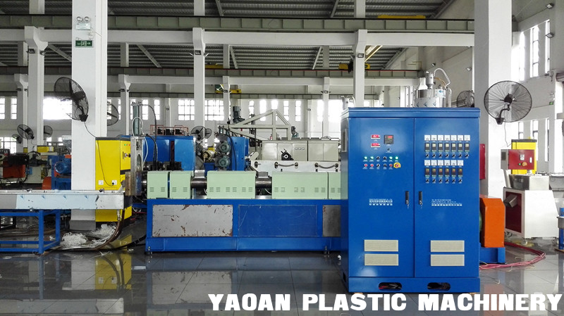 Nonwoven fabric recycling &amp; granular making  machine,High quality,High capacity, Low power consumption supplier